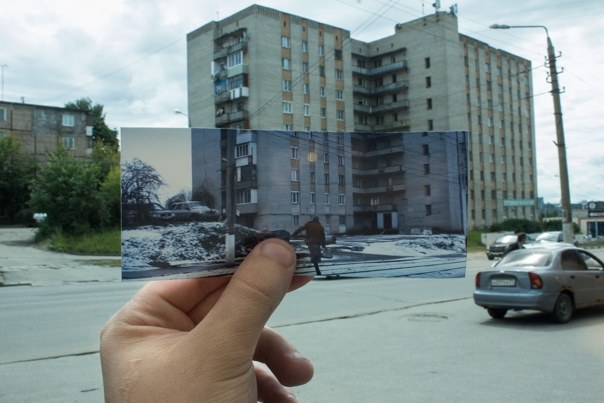 Сцена из «Дурака», показывающая персонажей на мрачном собрании, отражающая проблемы современного российского общества.